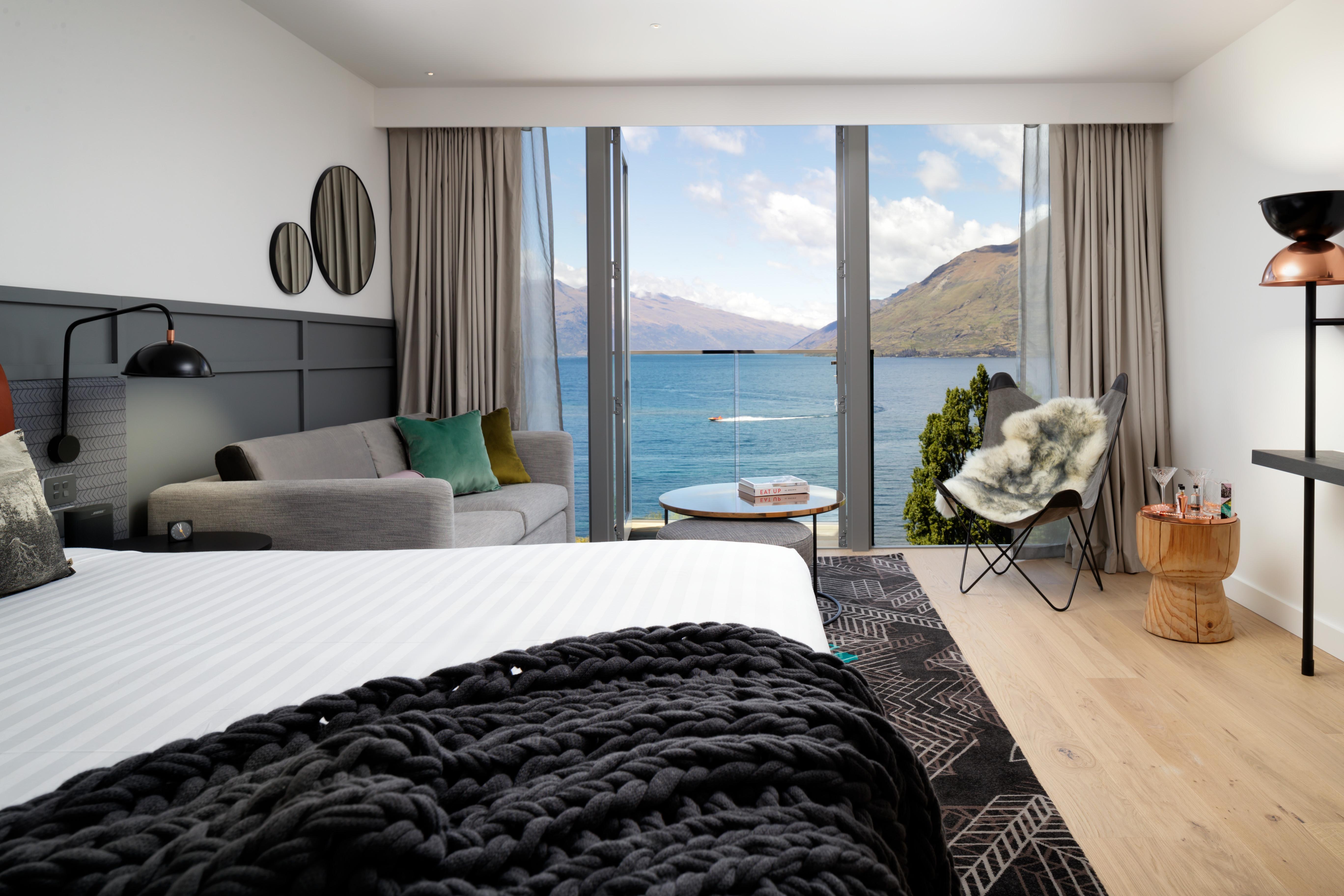 Qt Queenstown Exterior foto The hotel's Lakefront Suite