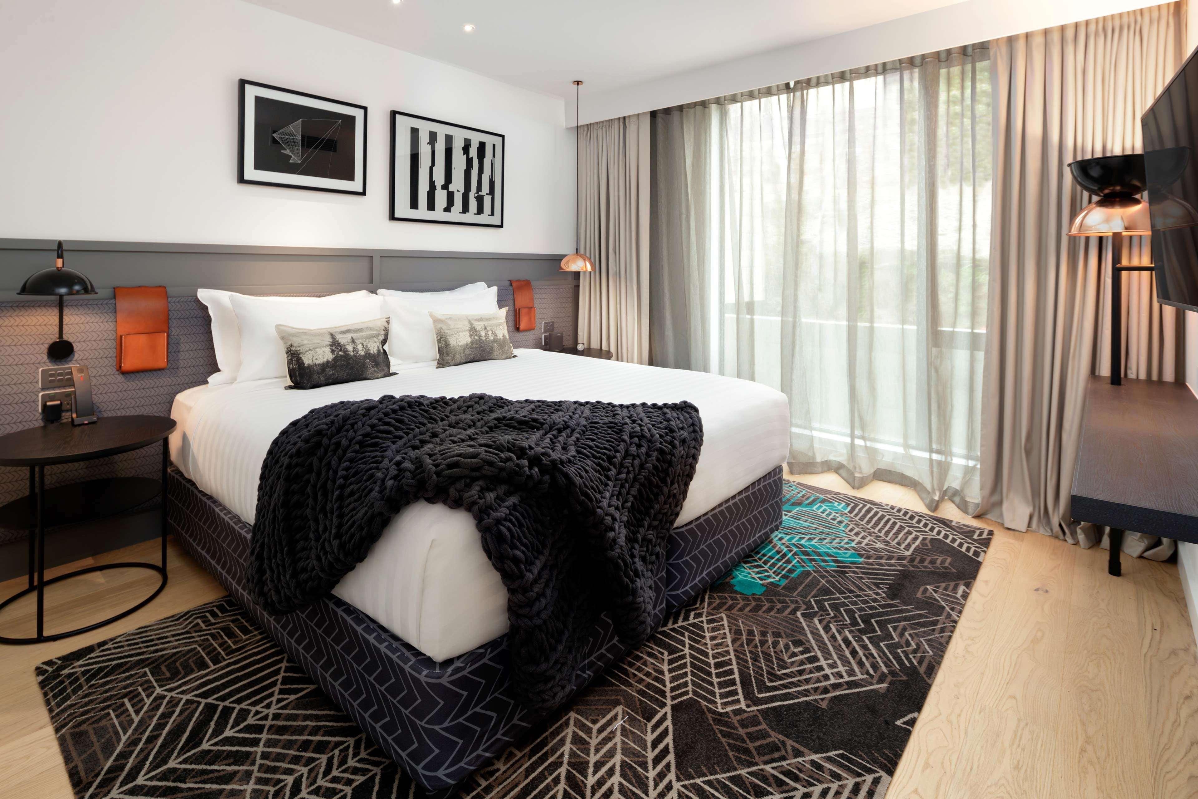 Qt Queenstown Exterior foto A bedroom at the hotel