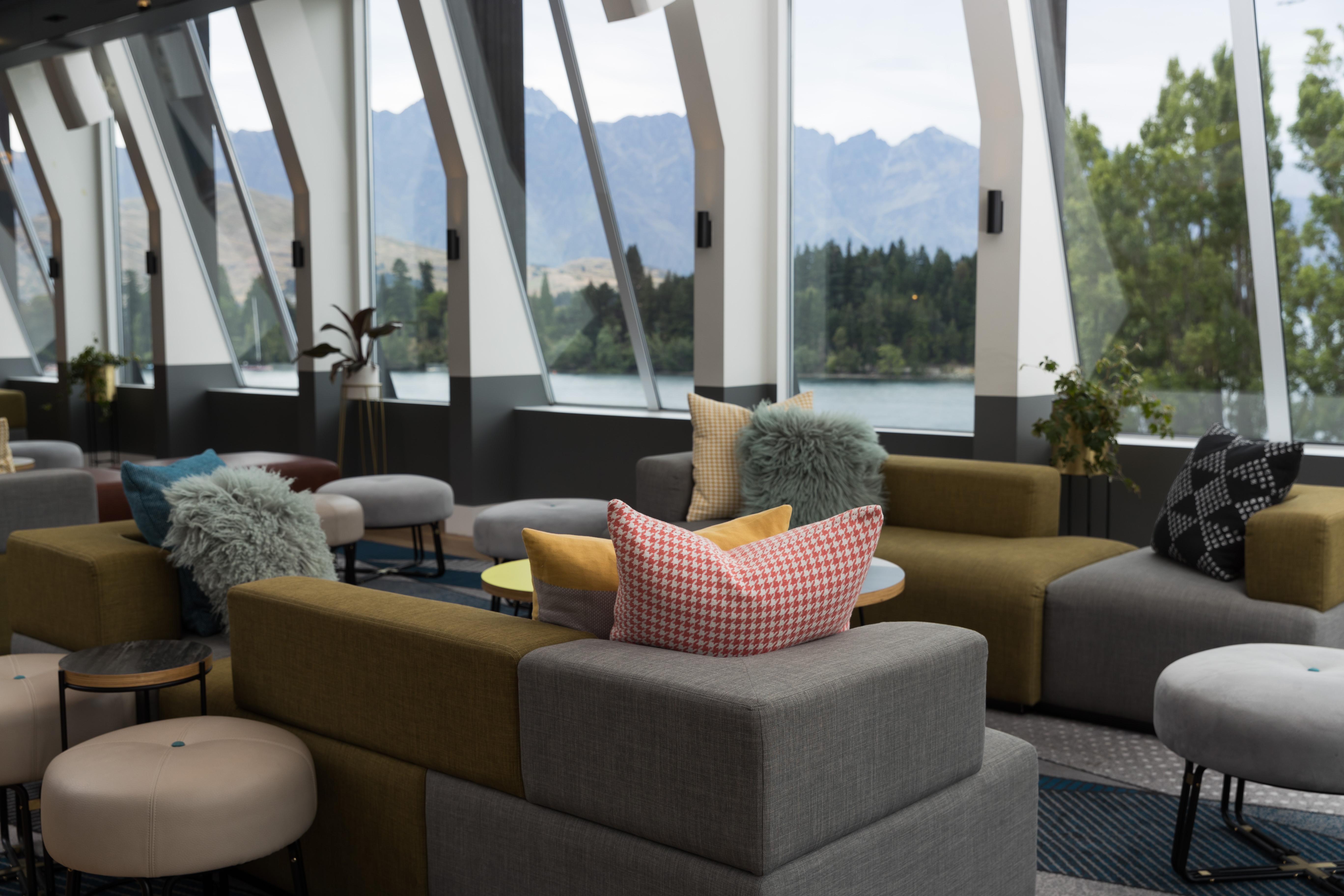 Qt Queenstown Exterior foto The lounge at Queenstown Airport