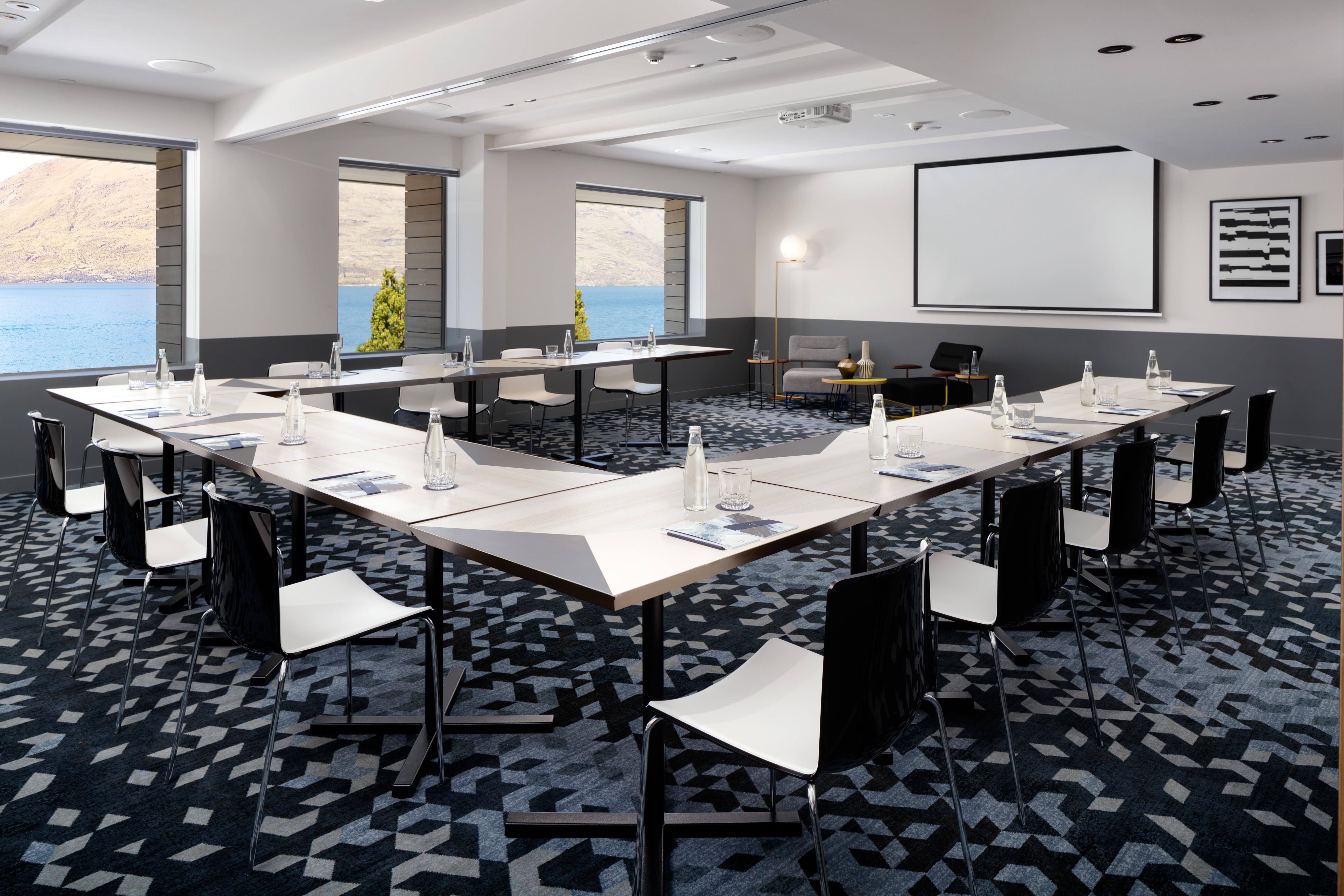 Qt Queenstown Exterior foto Meeting room