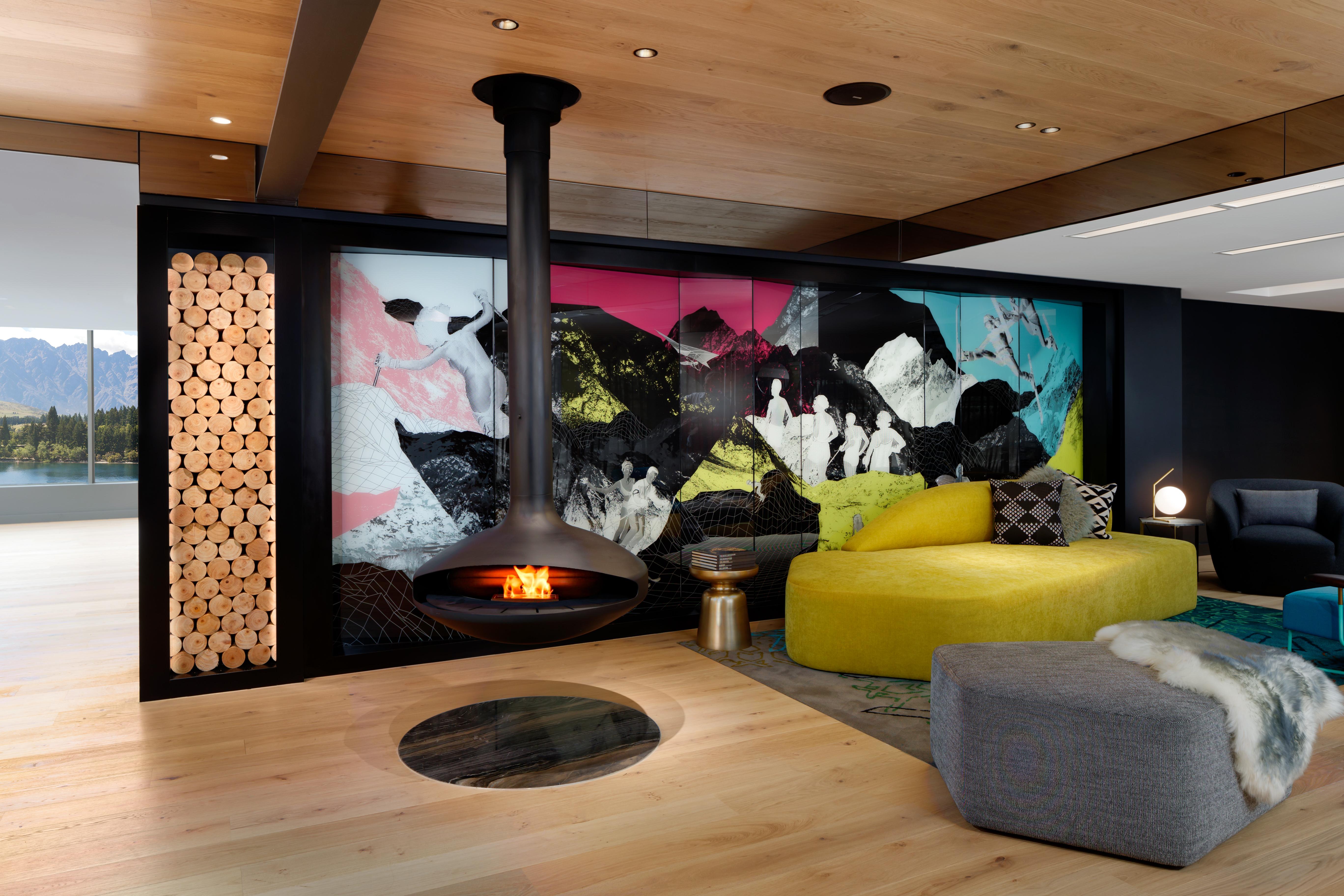 Qt Queenstown Exterior foto A fireplace in a private home