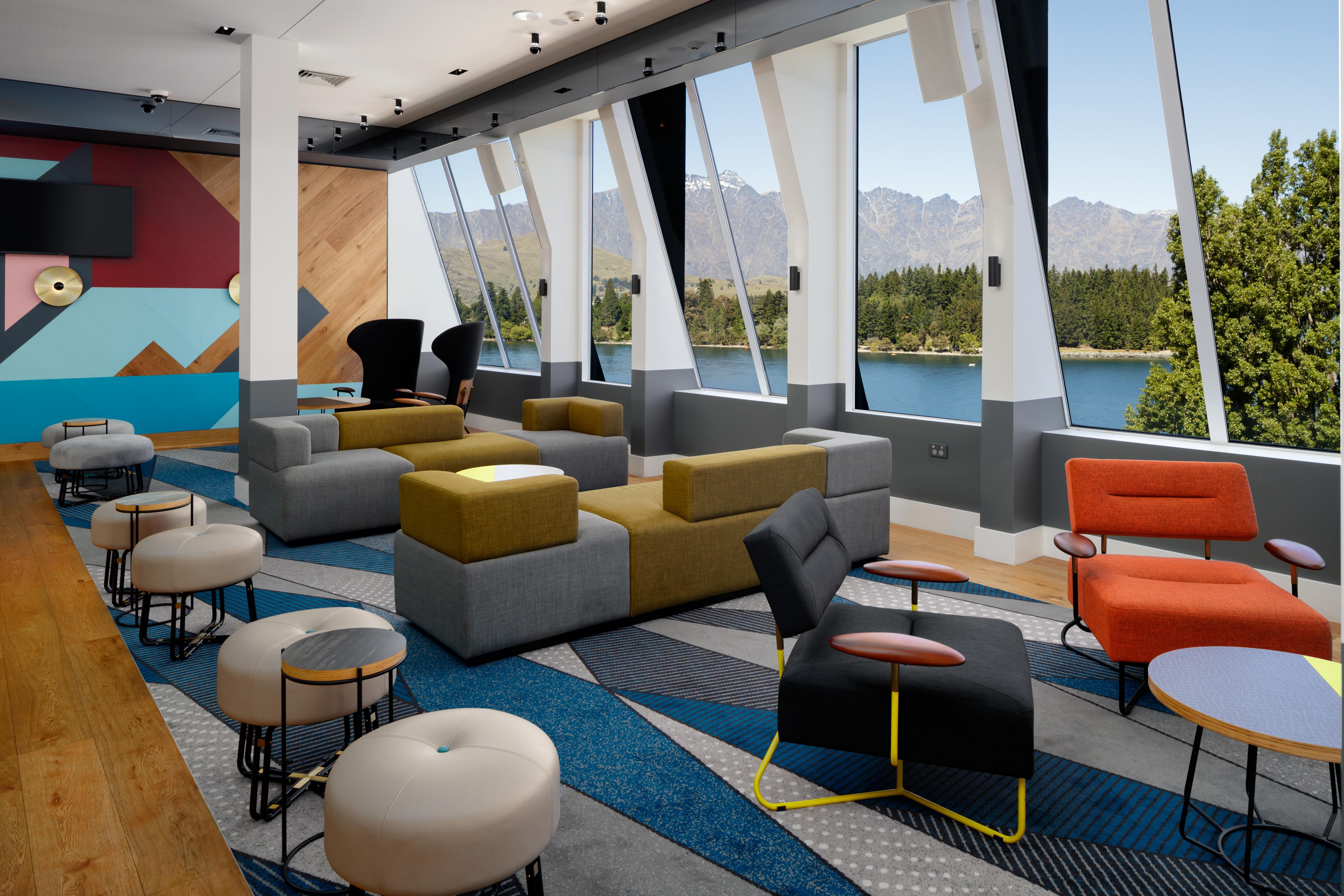 Qt Queenstown Exterior foto The lounge at Queenstown Airport