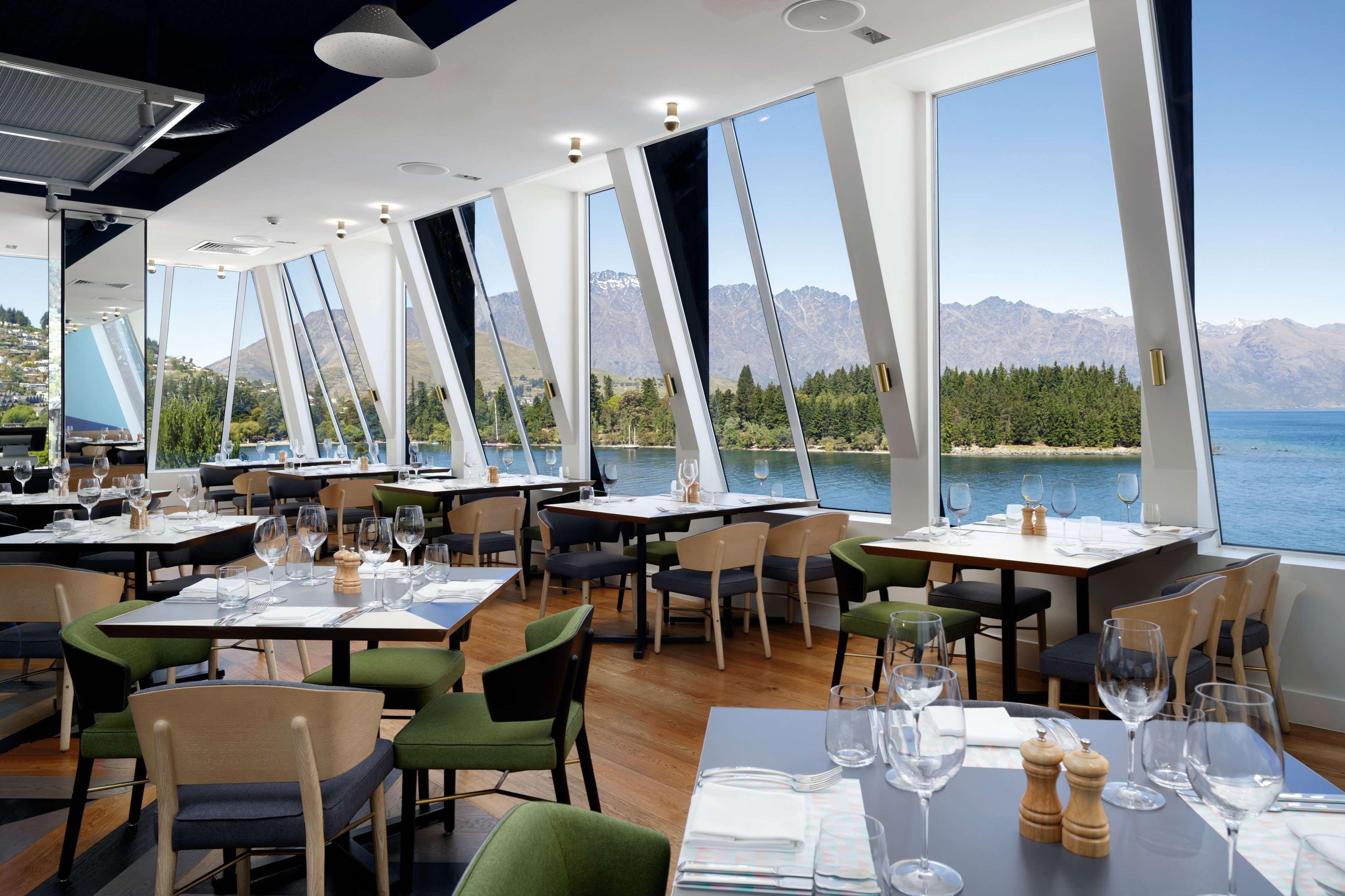 Qt Queenstown Exterior foto The interior of the restaurant